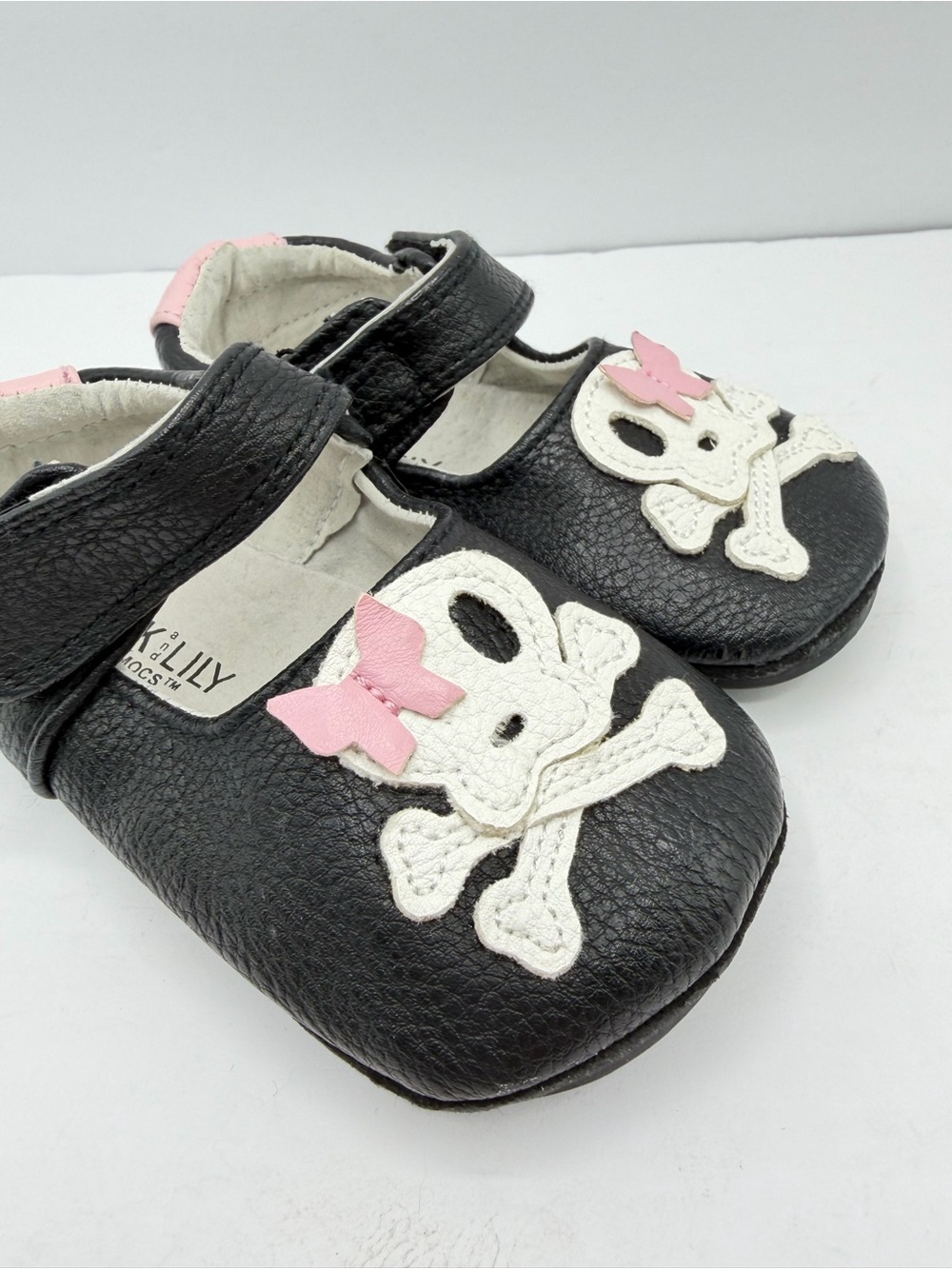 Jack and Lily Baby Size 5.5-6 Slip On mocs Halloween Crossbones Bow Skelton Bow